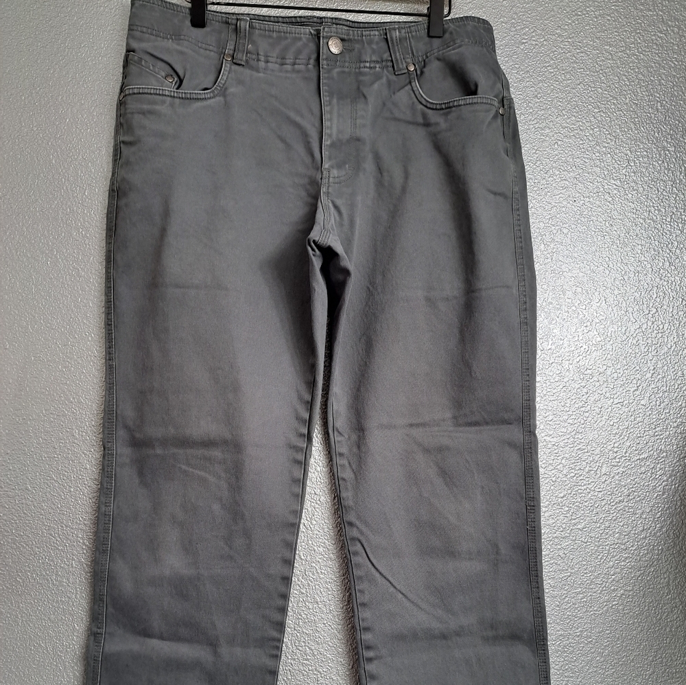 Columbia Sportswear Olive jeans  Size 34/32